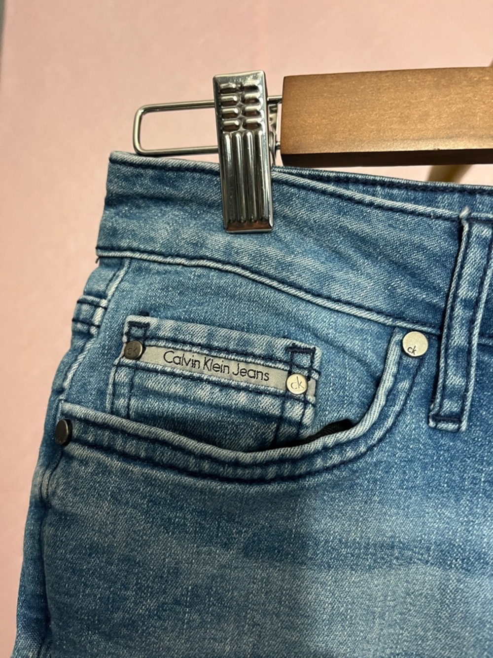 Calvin Klein Jeans Women's Faded Blue Denim Bermuda Shorts - Picture 2 of 6